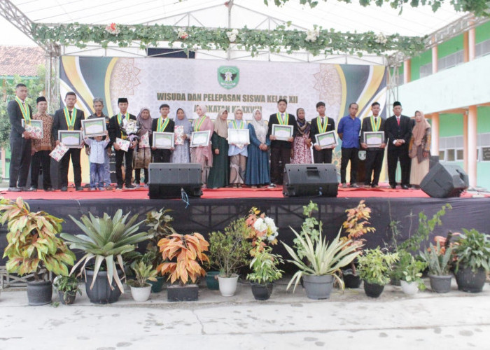 345 Pelajar SMK Peristek Pangkah Kabupaten Tegal Diwisuda