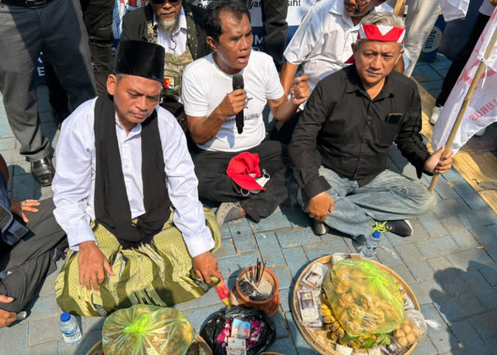 GJL Geruduk Kanwil BPN Jateng, Bawa Sesaji dan Soroti Dugaan Pungli