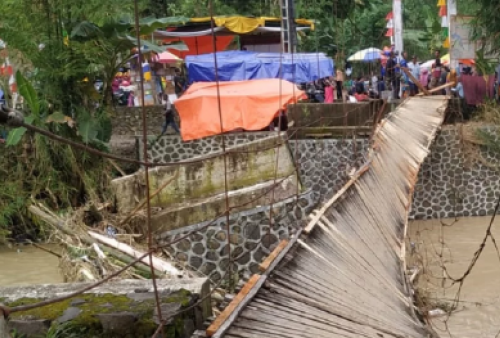 Diterjang Banjir, Jembatan Gantung di Banyumas Putus, Tiga Warga Jadi Korban