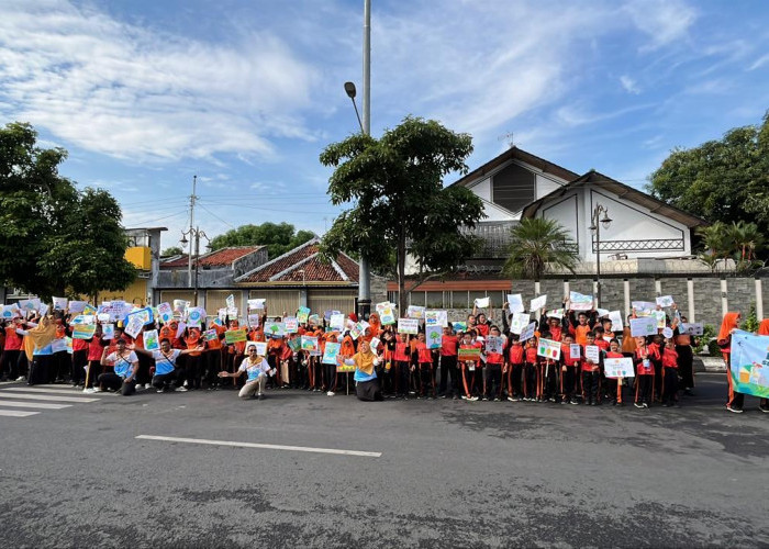 Semangat Adiwiyata, Siswa SDN Mangkukusuman 7 Kota Tegal Gelar Kampanye Kebersihan Lingkungan