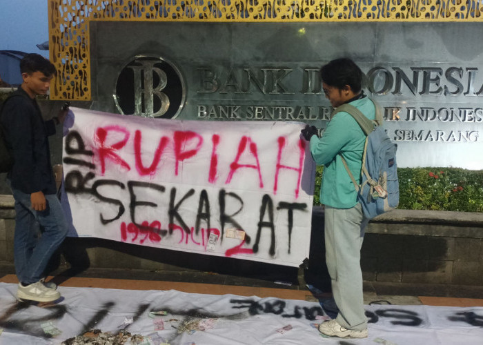 Mahasiswa BEM SI Gelar Aksi di BI Jateng, Soroti Pelemahan Rupiah Tembus Rp18.000 per Dolar AS