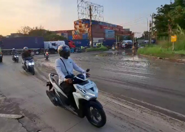 Jalan Licin di Arteri Yos Sudarso Semarang Kembali Telan Korban, Warga Desak Penanganan Darurat