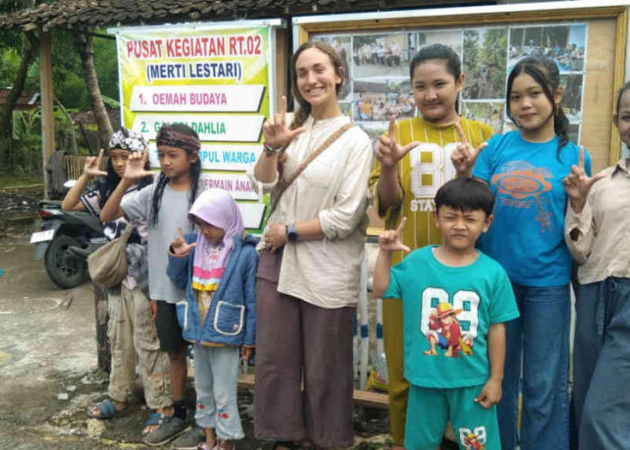 Bule asal Amerika Serikat Kunjungi Grobogan, Kepincut Tawu Sendang di Desa Ngombak