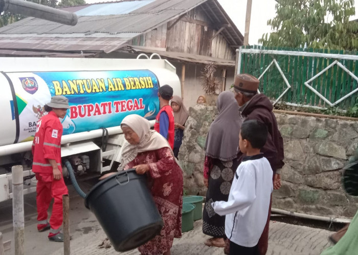 Dipasok 6000 Liter Air, Warga Kedungwungu Kabupaten Tegal Senyum Bahagia