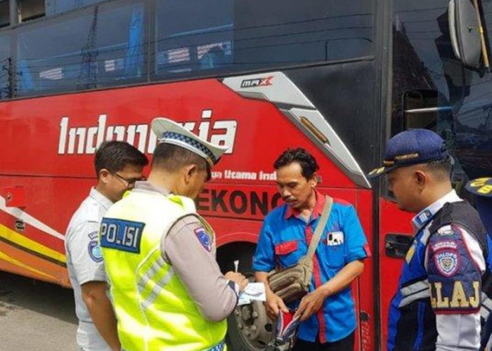 Ramp Check Persiapan Nataru, Belasan Pengemudi Bus di Rembang juga Dilakukan Tes Urine