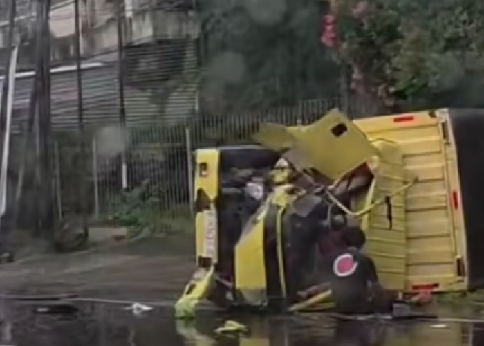 Hilang Kendali, Truk Box Hantam Dua Mobil di Bergas, Korban Bergelimpangan di Jalan