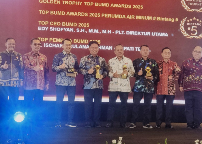 Perumda Tirta Ayu Kabupaten Tegal Kembali Raih Predikat Bintang 5  Top BUMD Award  2025