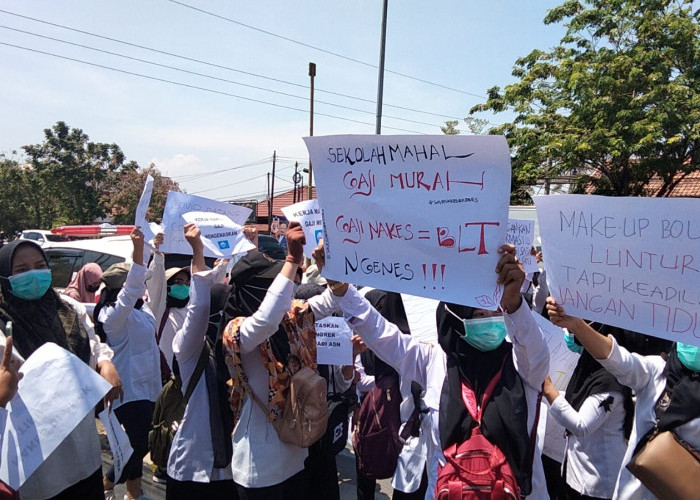 Tuntut Keadilan Formasi P3K, Tenaga Kesehatan Honorer Blokade Pantura Brebes