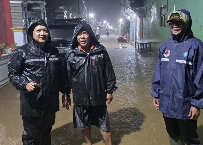 Banjir Batang Rendam Klidang Lor, Wabup Suyono Turun Tangan Evakuasi Warga