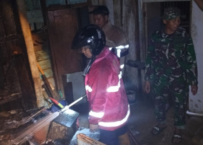 Ditinggal Tarawih, Tungku Dapur Picu Kebakaran Rumah di Batang