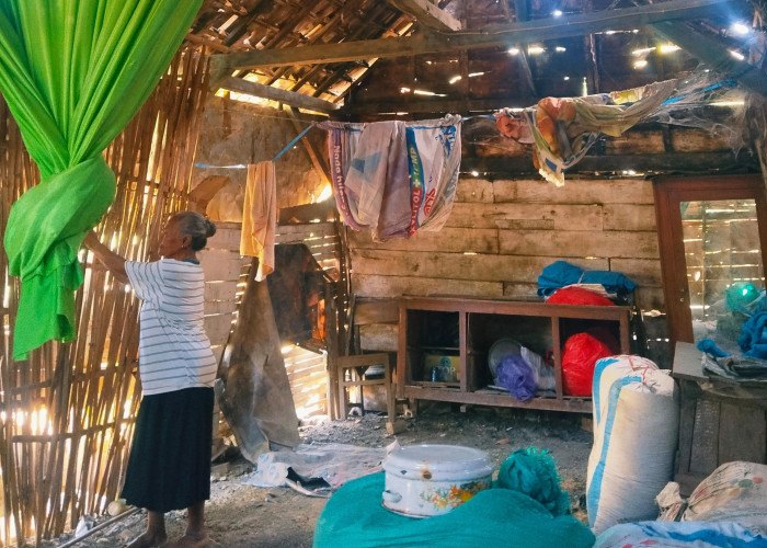 Menanti Uluran Tangan di Rumah Bambu Rapuh Blora