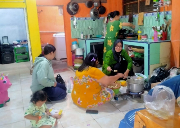 Ibu Hamil KEK dan Balita Kurang Gizi di Desa Sambeng Kabupaten Pemalang Dapat Makanan Tambahan 