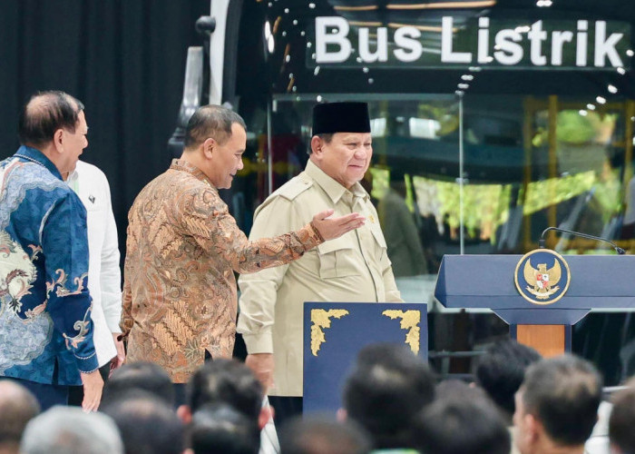 Prabowo Resmikan Pabrik Bus Listrik VKTR di Magelang
