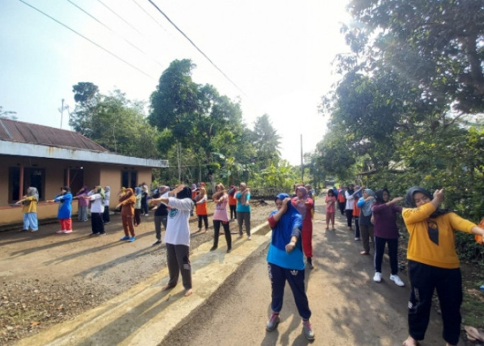 Cegah Stroke dan Hipertensi, Lansia di Kecamatan Warungpring Pemalang Ikuti Senam