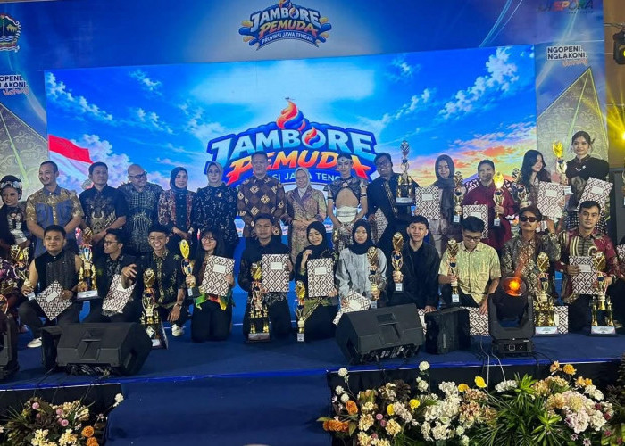 Danar Buktikan Pemuda Demak Bisa Bersaing, Raih Juara 3 Fashion Show Jateng 2026