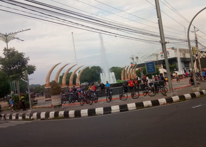 Mantan Bupati Agus Tantang Bupati Terpilih Sigit Pamungkas Bongkar Tugu Gading di Alun-alun