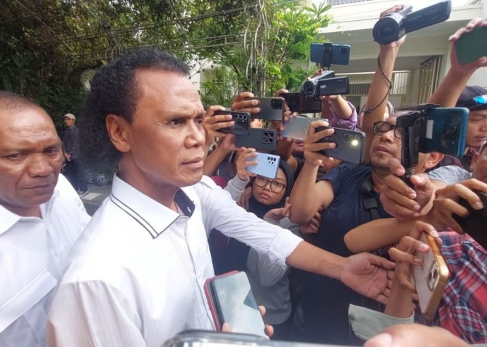 Temui Jokowi di Solo, Hercules Tanggapi Isu Ijazah Palsu