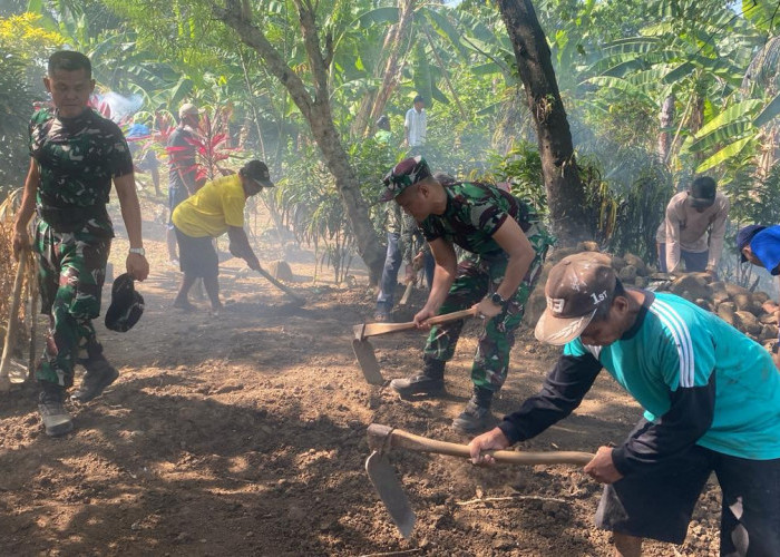 Siswa Diklapa Infanteri Karya Bakti di TPU Mbah Kajen Lebaksiu Kabupaten Tegal 