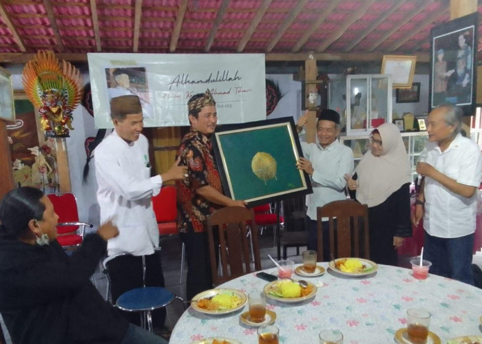 Lukisan Kelapa Ijo dalam Syukuran ke-76 Ahmad Tohari, Novelis Ronggeng Banyumas 