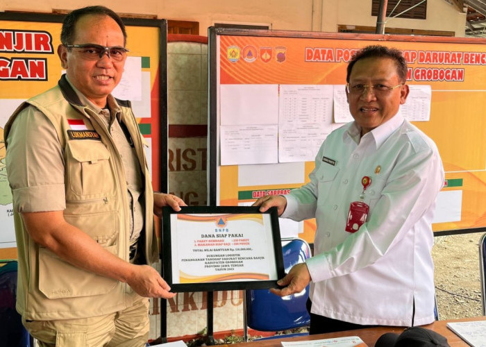 Kunjungi Korban Banjir Grobogan, BNPB Serahkan 250 Paket Sembako dan 200 Pouch Makanan Siap Saji