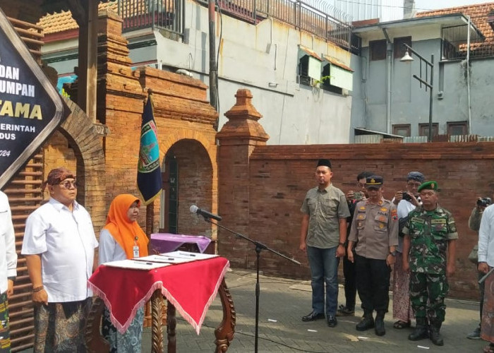 Patahkan Mitos Rajah Kolocokro, Tiga Kepala Dinas Dilantik di Area Masjid Menara Sunan Kudus   