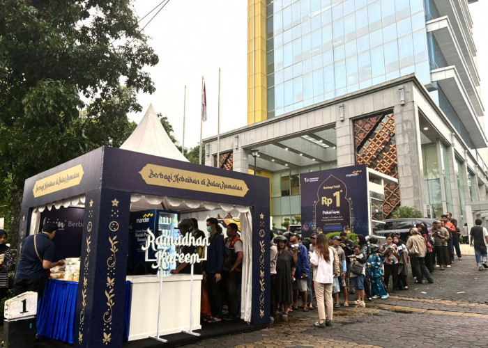 Bank Mandiri Berbagi Takjil di Menara Mandiri Surakarta, Bisa Tebus Rp1 dengan Livin' 