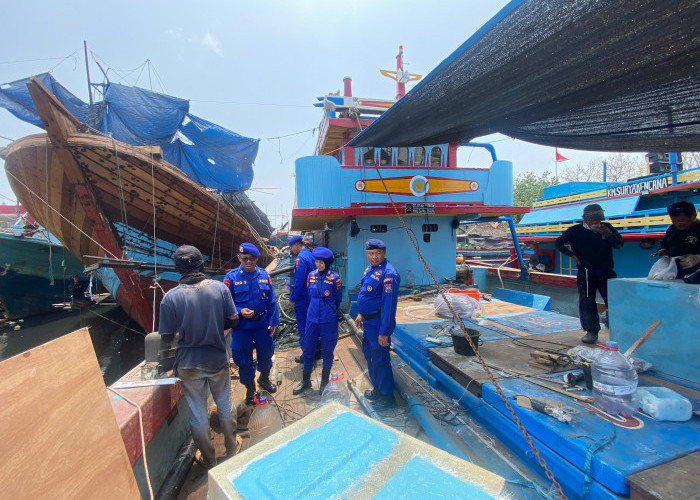 Antisipasi Kebakaran Kapal, Satpolairud Polresta Pati Sisir Dermaga Juwana