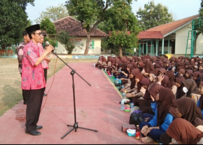 SMP Negeri 1 Talang Sarapan Bersama