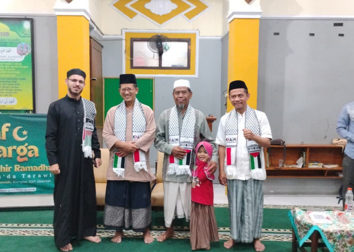 Semarak I'tikaf, Ratusan Jemaah Ikut Kajian Ramadan bersama Syaikh Palestina 