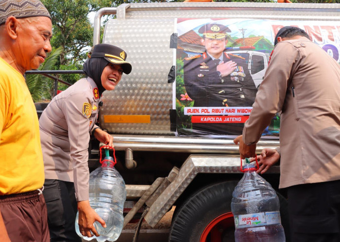 Warga Sirowo Kesulitan Air, Kapolres Kendal Salurkan 10.000 Liter Air Bersih