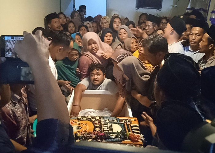 Jenazah Diva Tiba di Desa Ngroto Batang, Isak Tangis Keluarga Pecah 