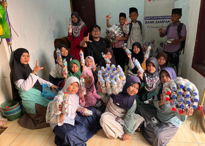 Isi Masa Libur, MI Miftakhul Ulum Kebandingan Belajar Olah Sampah Plastik Menjadi Ecobrick