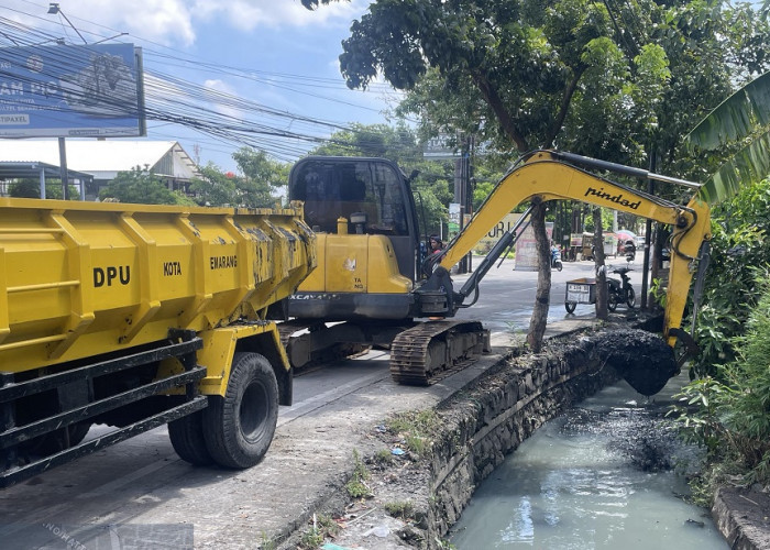 Drainase Jalan Gajah Semarang Tersumbat Sedimen, Aduan Warga Langsung Dibalas Pengerukan