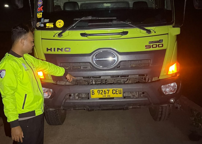 Honda Beat dan Truk Tronton Tabrakan di KITB Batang, Perempuan 24 Tahun Tewas