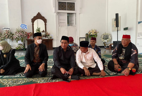 Sampaikan Duka Mendalam Ke Ridwan Kamil, Taj Yasin : Beliau Orangnya Tabah
