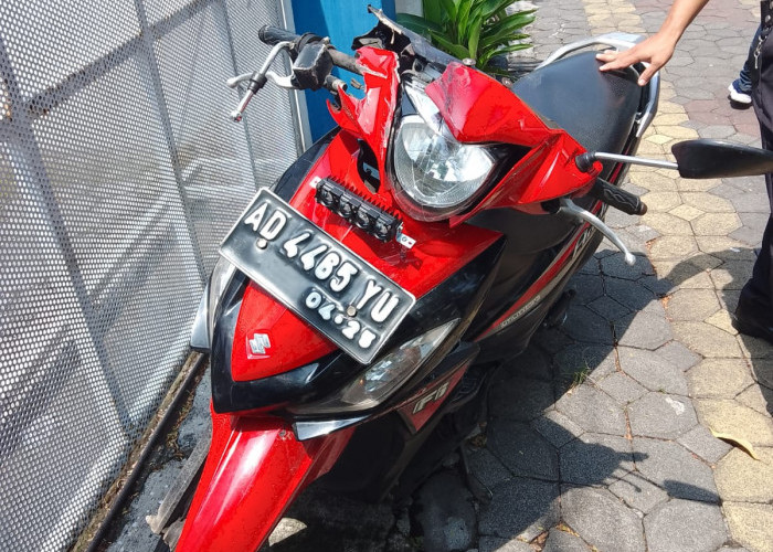 Serempet KA Batara Kresna Solo, Sepeda Motor Tersangkut Bogie Kereta