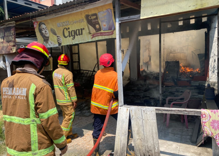 Masak Air Ditinggal, Ruko di Jalan Lingkar Utara Kota Tegal Terbakar