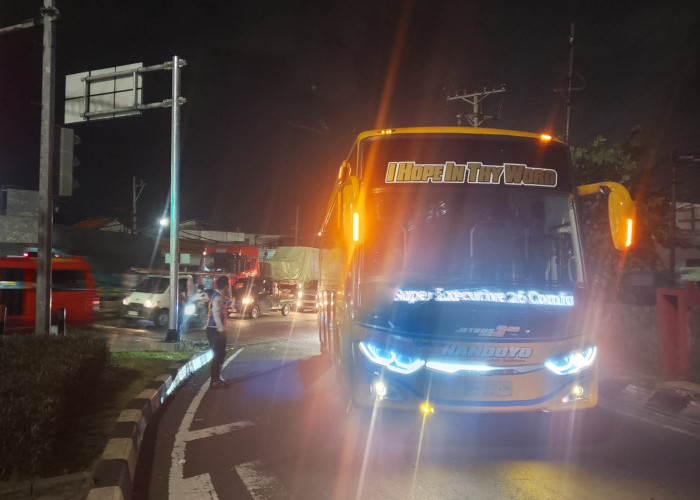 Bus AKAP Masih Nekat Putar Balik di Jalan Prof Hamka, Dishub Semarang Turun Tangan Malam Hari