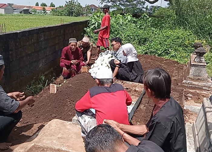 Korban Kecelakaan Kereta Api di Stasiun Bekasi Timur di Makamkan di Boyolali