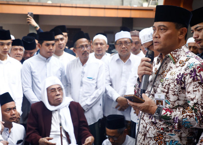 Ahmad Luthfi dan Taj Yasin Hadiri Pemakaman Nyai Djamilah Hamid Baidhowi di Lasem