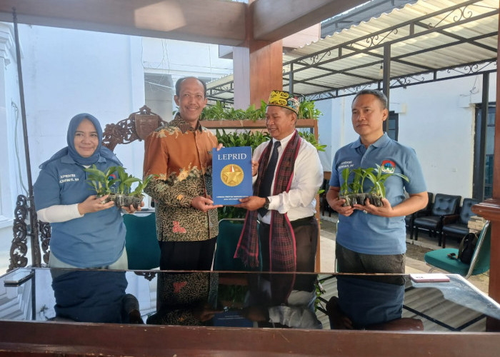Salatiga Pecahkan Rekor Pembagian Bibit Anggrek Terbanyak, LEPRID : Sebanyak 1.276 Tanaman