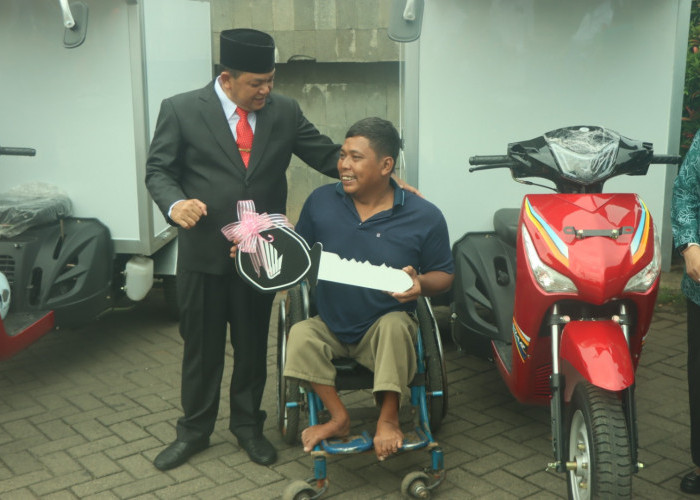 Sembilan Pelaku UMKM Difabel di Kabupaten Semarang Dibantu Motor Roda Tiga 