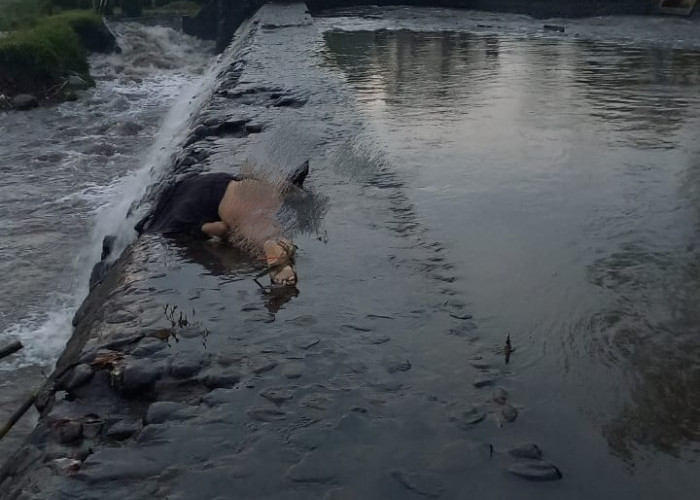 Warga Perumahan Taman Mutiara Salatiga Geger, Mayat Laki-laki Tersangkut di Pintu Bendungan Air Nyamat Karang