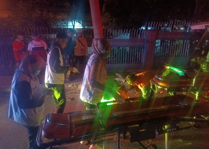 Oleng  Hingga Tabrak Pohon di Jalan Dr Muwardi Salatiga, Satu Pengendara Tewas di TKP