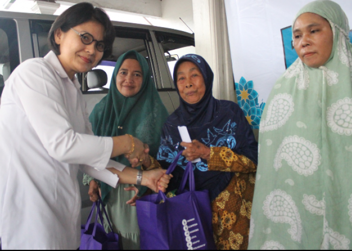 PT Jasamarga Solo Ngawi Salurkan Bantuan Paket Sembako Di Sekitar Gerbang Tol Ngemplak