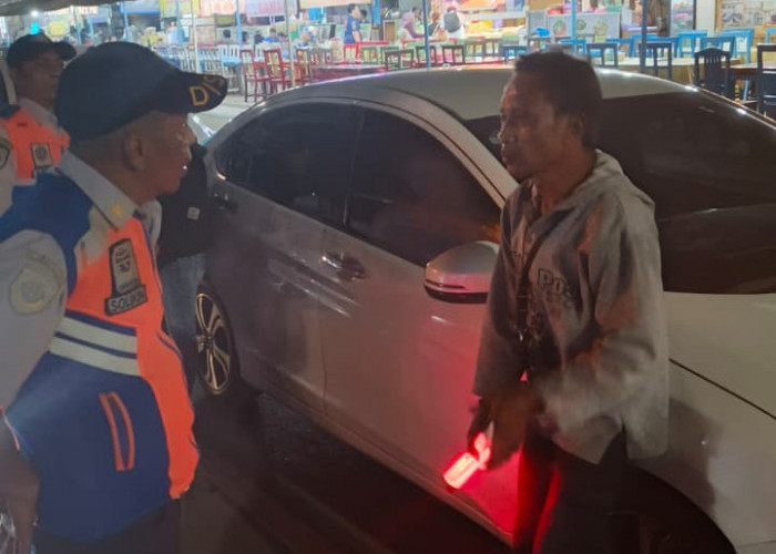 Viral Tarik Parkir Mobil Rp 10 Ribu di Simpang Lima, Jukir Nakal Langsung Disemprot Dishub