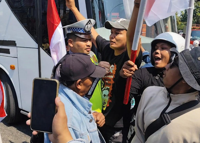 Massa AMPB Pati Tetap Berangkat ke Jakarta Meski Sempat Dihadang Polisi, Suarakan RUU Perampasan Aset 