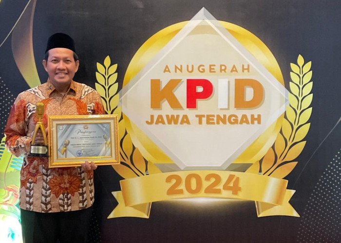 Peduli Media dan Penyiaran, Rektor IAIN Kudus Diganjar Award KPID Jateng 2024