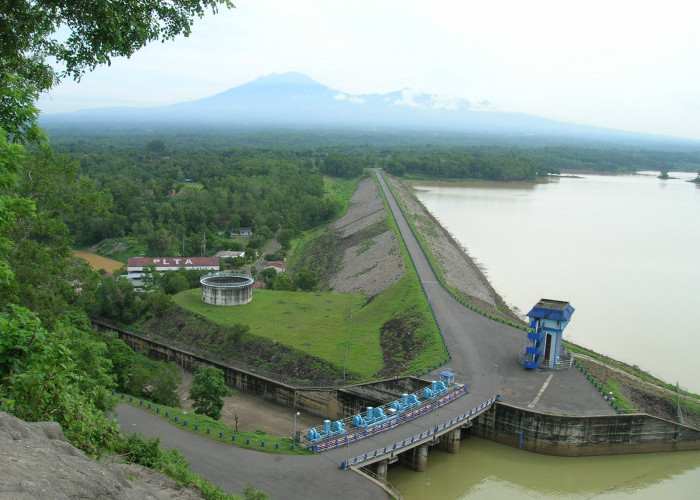 Waduk Gajah Mungkur Buka Spillway, Warga Sepanjang Bengawan Solo Diminta Waspada