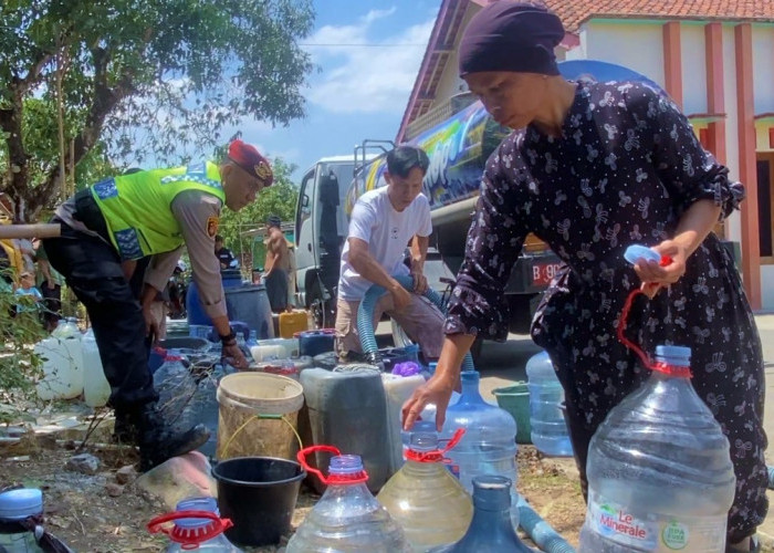 HUT Humas Polri ke-75, Polres Pemalang Salurkan 12.000 Liter Air Bersih  